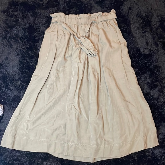 H&M green loose fitting skirt - Picture 1 of 1